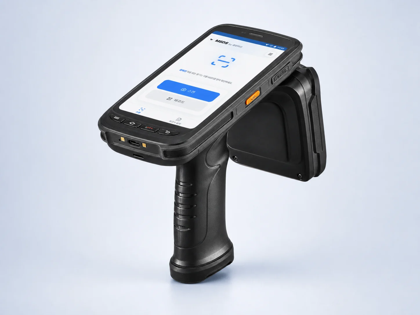 클린미션 스캔 화면이 표시된 휴대용 RFID 건